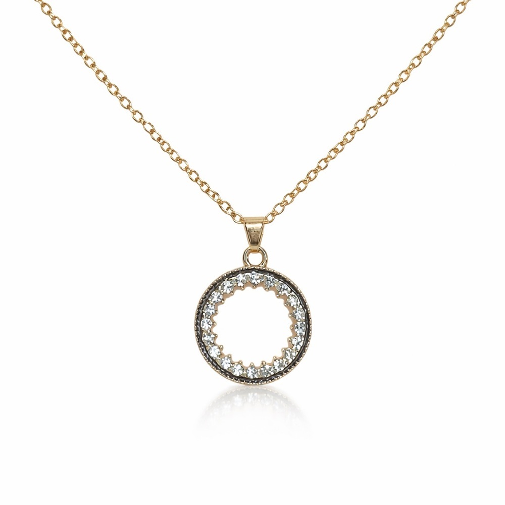 ⚜️ Classic Gold Circle Pendant Necklace